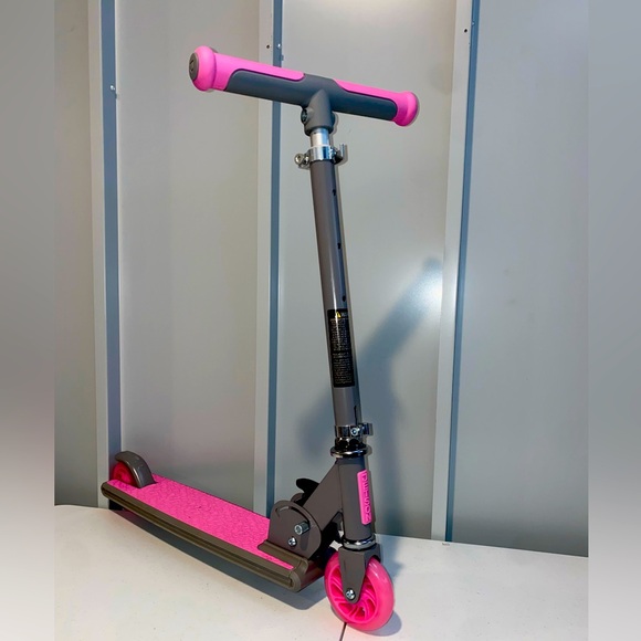 Jetson Leo Kids Kick Scooter - Picture 1 of 4